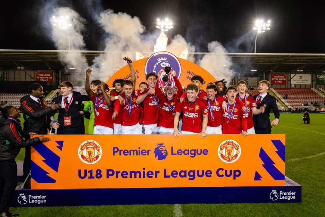 Manchester United A very good night for OUR U18s VICTORY in the #U18PLCup 🏆 #MUFC #MUAcademy #GlorygloryManUnited #LeighSportsVillage #OldTrafford #Away #Carrington #WeAreUnited @ManUtd