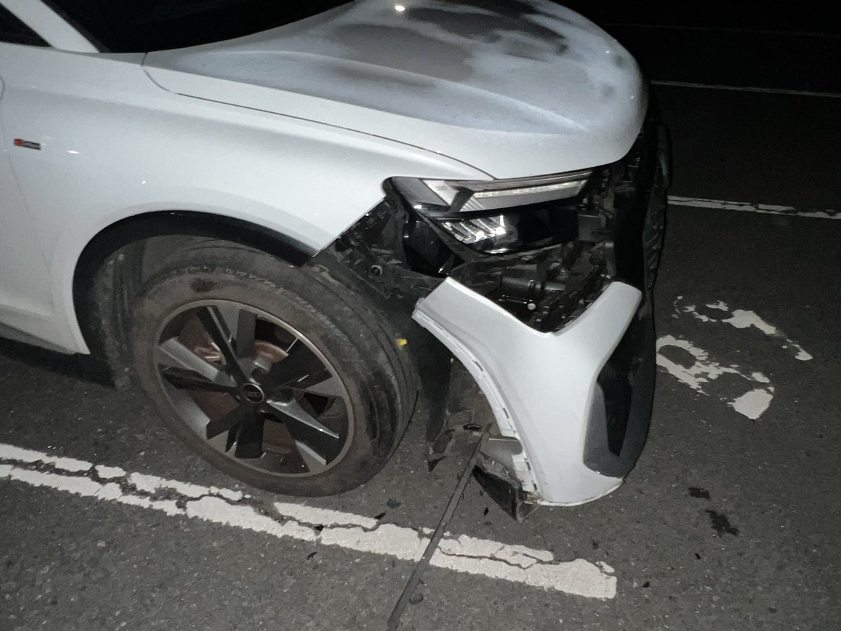 _mattpiper's tweet image. WHAT.A.NIGHT #LCFC ✋🏾🦊💙😝

However… got back to my 🚙 in carpark C &amp;amp; found it like this👇🏾😭

Either someone’s not happy with the commentary 🥲 or someone’s hit it at a higher speed than a sober person would be driving at 🤪🤬!!

Worse thing is… they left no note! 🤡