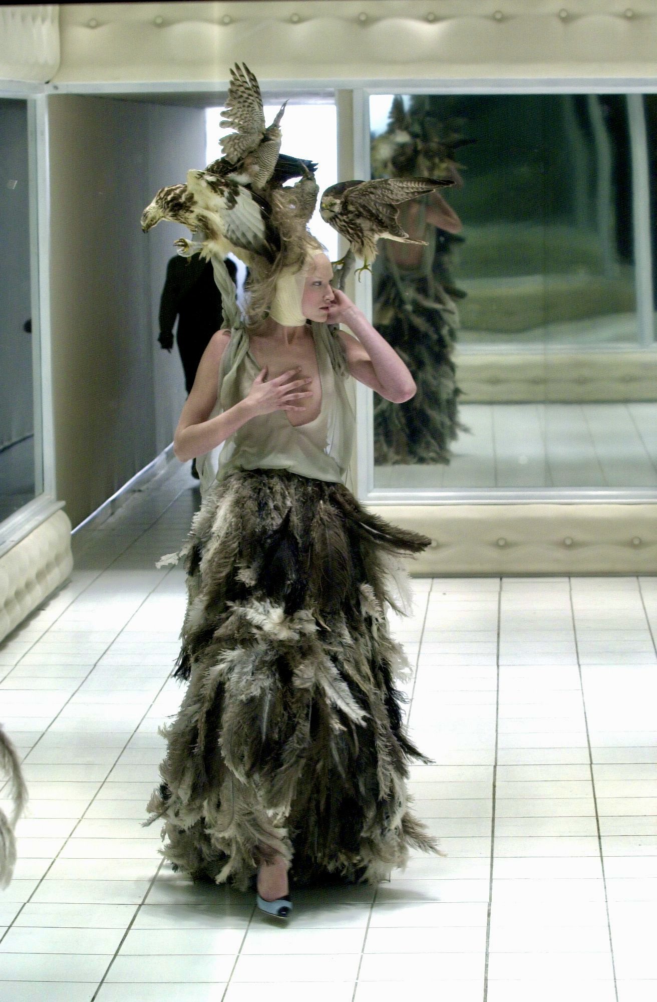 on X alexander mcqueen VOSS s s 2001 https t 1nRMsHrvyf X