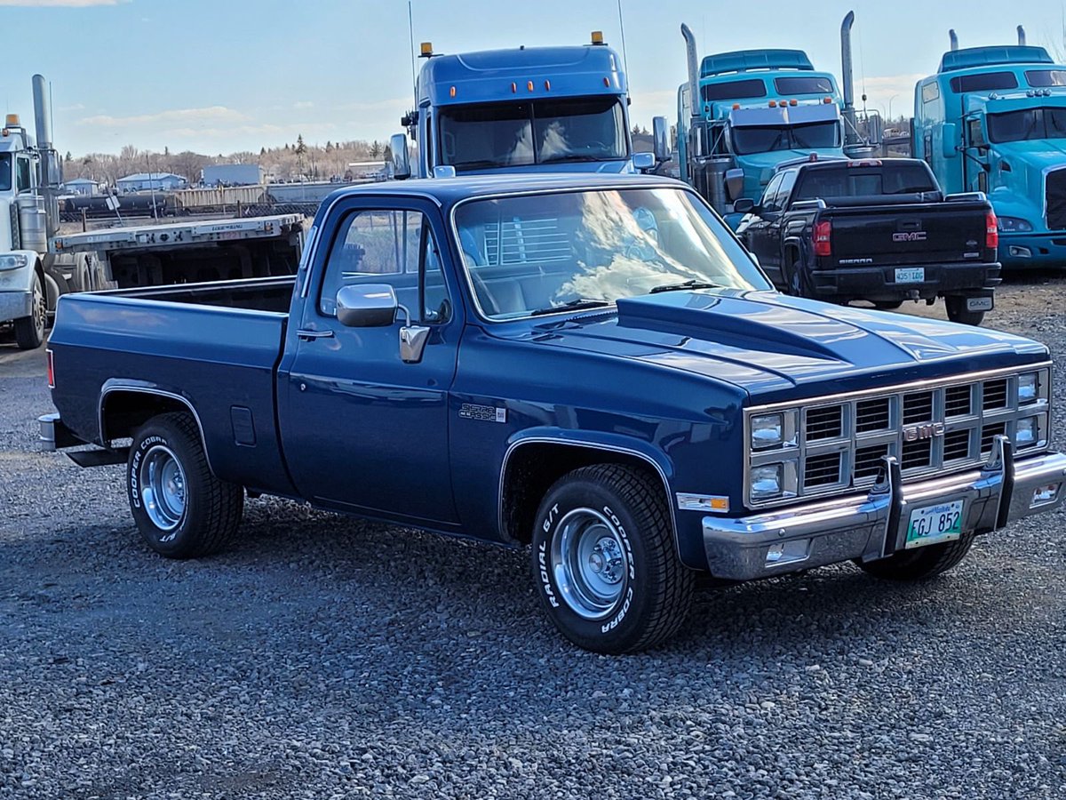 15 years in the making and a lot of time and money, the 1982 GMC short box is done! Big thanks to Alex Nogue and Bar Down Customs in Moose Jaw Sk for making the vision a reality. All the way from Mankota Autobody to Moose Jaw, thanks Alex!