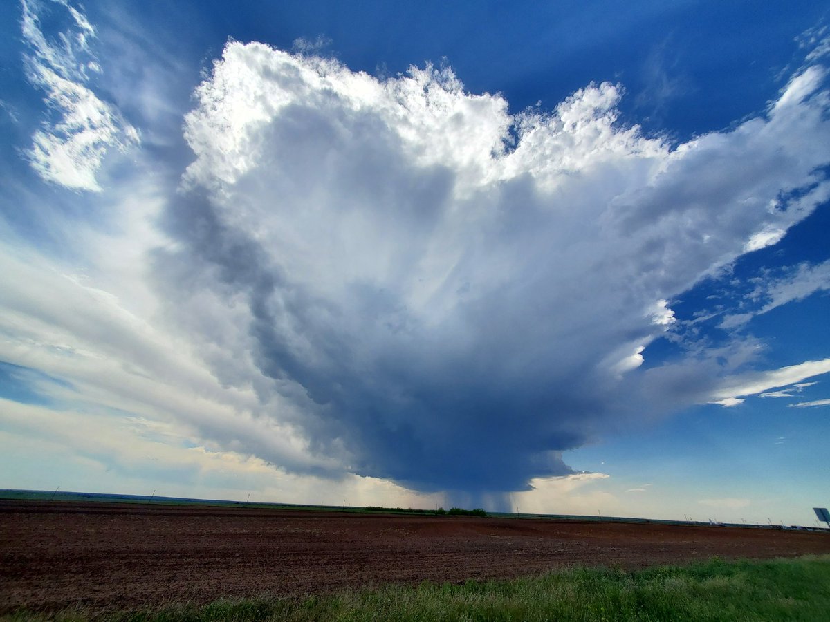 SchilkeScott's tweet photo. From start to severe warned high based supercell at Jayton Texas Kent County 4PM to 5PM looking west along Hyw 70 &amp; Hyw 380. Never did see any hail even while under the storm as it widen out. @LiveStormChaser https://t.co/TGuheUrBqZ #Weather #supercell #Texas #Jayton #severe https://t.co/AJkbUCKjxy