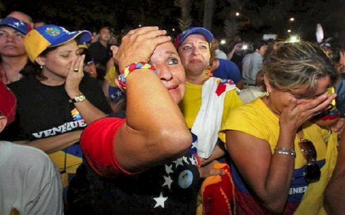 Que triste es ser Escuálido, esa gente vive en una permanente histéria, una zozobra eterna por sus 'candidatos', van de derrota en derrota, llenos de odio y amargura desde 1998...Pobre gente, a veces dan lástima.