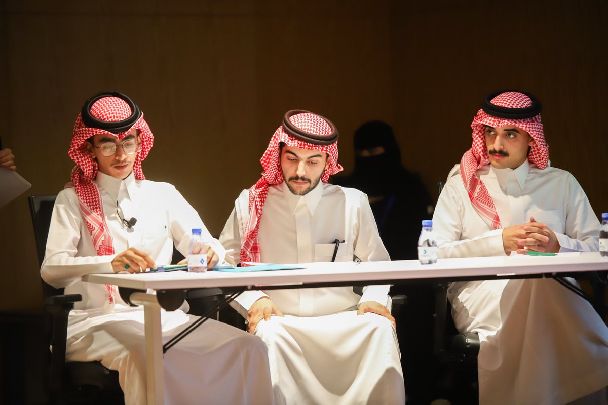 MC_KKU's tweet photo. أقام نادي الإعلام بـ #عمادة_شؤون_الطلاب 

" أول مناظرات إعلامية " 
بـ #جامعة_الملك_خالد 

ضمن فعاليات MEDIA KKU 
وقد تنافس فيها 5 فِرق من الطلاب والطالبات بمواضيع إعلامية متنوعة . 
وذلك يوم الإثنين 13 / 10 / 1445 هـ في تمام الساعة 11:00 صباحًا في المسرح الجامعي بالفرعاء . https://t.co/6vFdFkAINM