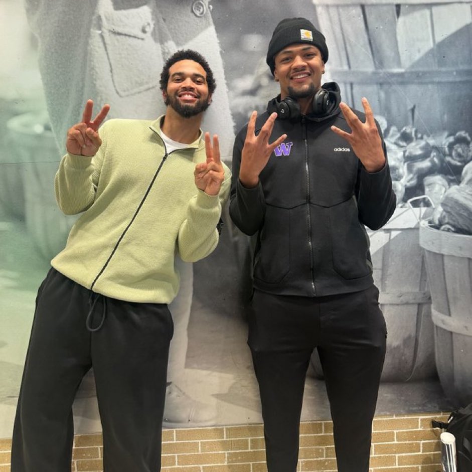 Caleb Williams and Rome Odunze didn’t just take the same flight to Detroit for the draft: I’m told Odunze recently caught balls from Williams … who also was throwing with #Bears WRs Keenan Allen and D.J. Moore. Chicago owns the Nos. 1 and 9 picks, and hosted Odunze on a visit.