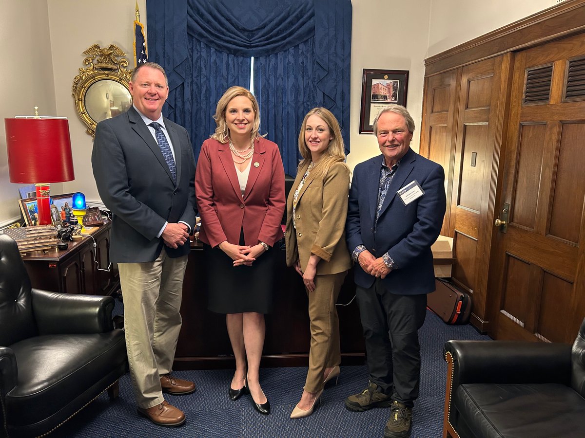 The Iowa Natural Heritage Foundation works to support Iowa landowners with conservation efforts to improve soil and water quality. I met with their team last week to discuss our continued work on legislation like the DALCI Act to protect Iowa land for generations to come.