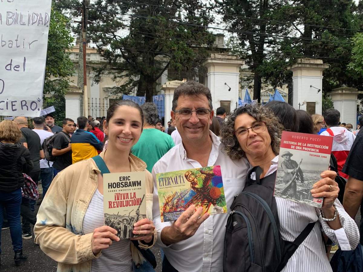 gabiyedlin's tweet photo. En defensa de la Educación Universitaria, sin banderias partidarias, en familia, en paz, hoy marchamos miles de Tucumanos.
La educación universitaria pública y gratuita no es negociable en la Argentina y es una obligación del Estado Nacional financiarla. https://t.co/pKmBi7IJWp