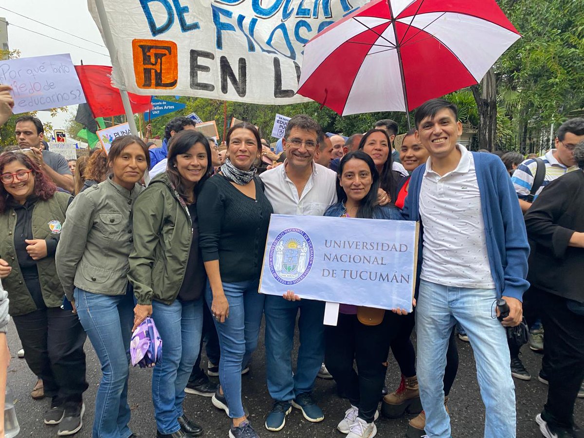 gabiyedlin's tweet photo. En defensa de la Educación Universitaria, sin banderias partidarias, en familia, en paz, hoy marchamos miles de Tucumanos.
La educación universitaria pública y gratuita no es negociable en la Argentina y es una obligación del Estado Nacional financiarla. https://t.co/pKmBi7IJWp