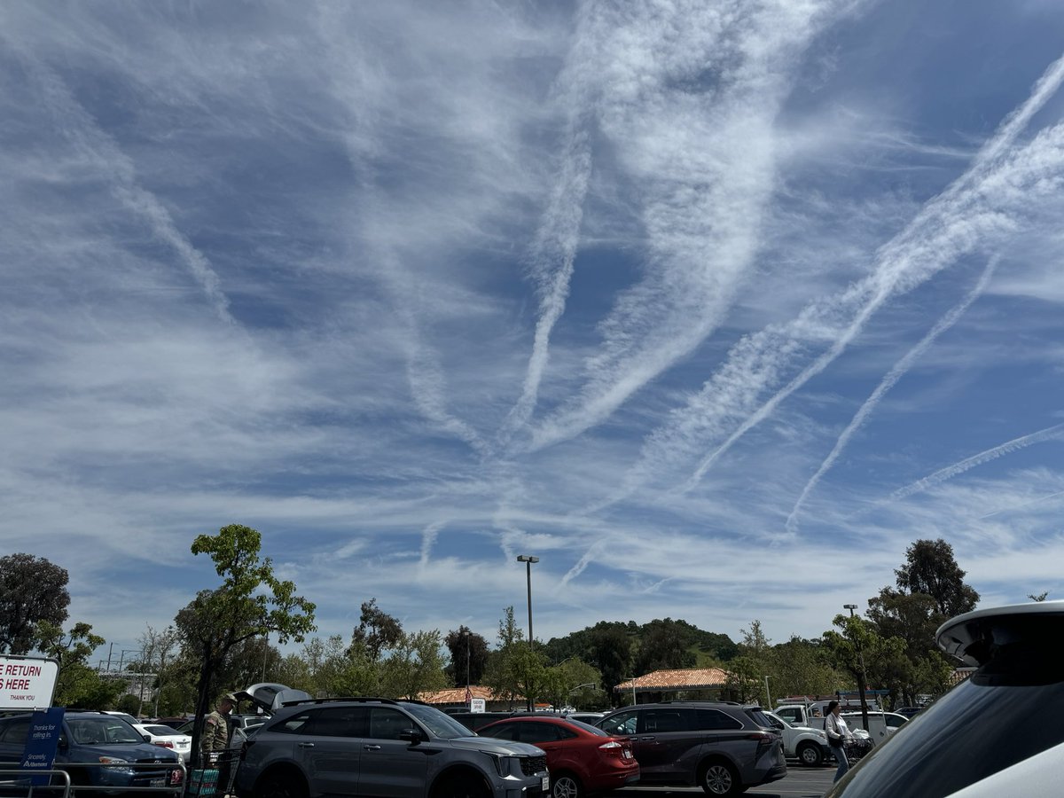 @WallStreetSilv @literarysolace Geo engineering our skies, and weather manipulation is not grounds for lockdowns..🙄. Stop the cloud seeding..everywhere!! #Bidencrimefamily #Climatehoax #LookUp