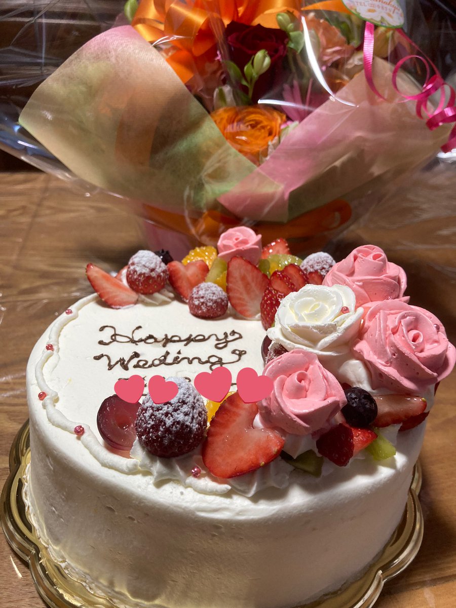 私事ですが、4月23日に入籍いたしました^^

今後とも皆様に暖かく見守って頂ければ幸いです(*ᴗ͈ˬᴗ͈)⁾⁾⁾
配信もできるときがきたらやりたいと思います！

写真は妹夫婦からのお祝いです♪