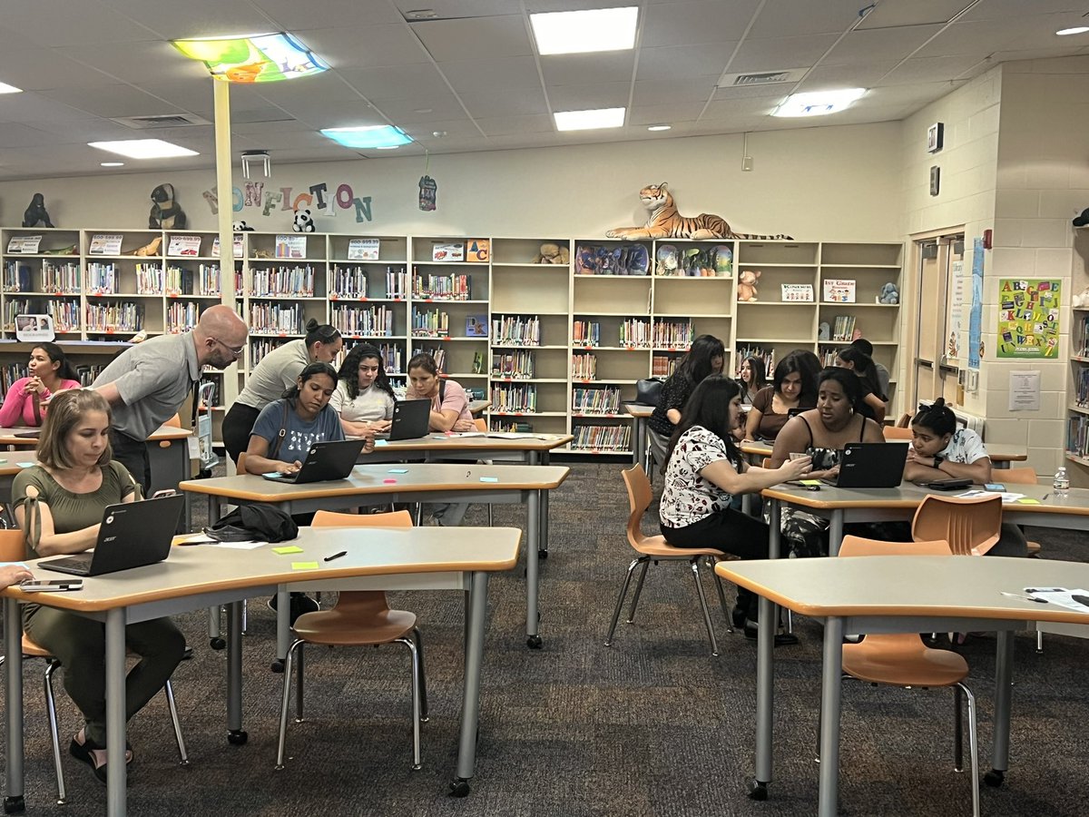 LuzOMelendez1's tweet photo. Great turn out at our T3 Parent Information Session. Parents of EB students learning how to access district platforms and receiving assistance to optimize their use. @Midland_ISD @LizVarela9 @SergioSarabia07 @CoachHagueESOL @Garci4_Mel @stephanier29559 @ashosborne83 https://t.co/14w13rMs8g
