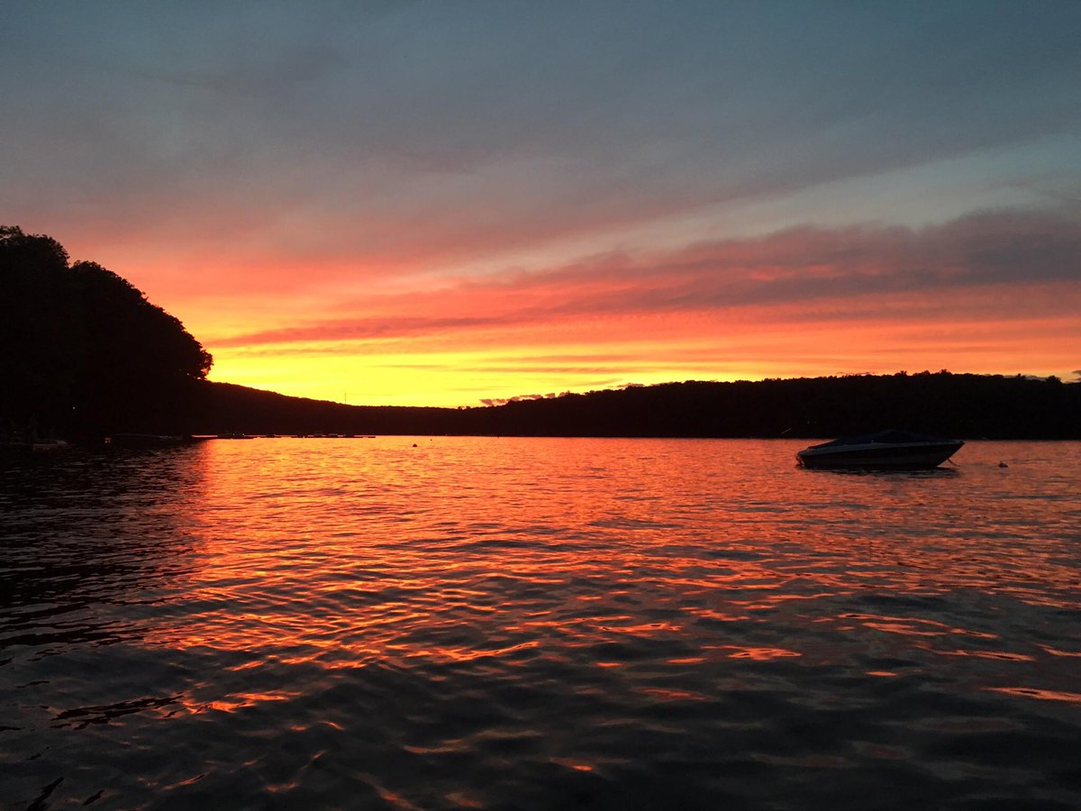 What's your favorite way to spend a day at the lake? 

📸 google images

#lakes #lakelife #lakelifestyle #lakeliving #lakehomes #lakehomesrealty #lakehouses #lake #onthelake #atthelake #kayak #boating #lakevibes #lakestyle