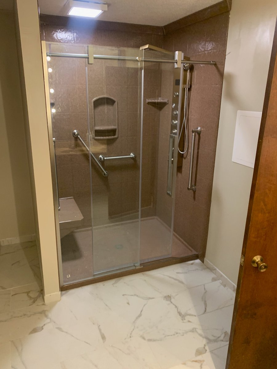 Goodbye, outdated tub! Hello, luxurious custom shower! 🚿💫 Time to celebrate this stunning transformation. #bathroomrenovation #showerupgrade #homeimprovement
Checkout this newly completed shower in LaOtto!