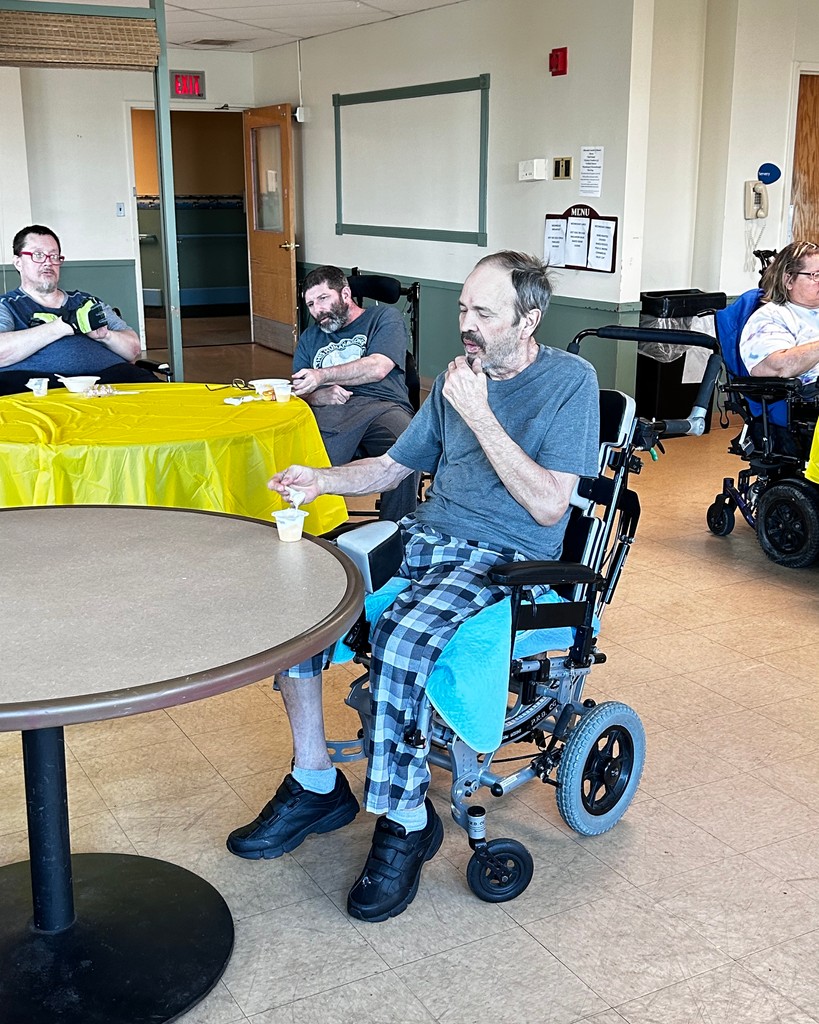 BANANA SNACKS! 🍌🍌🍌

We made some delicious treats! We had banana twinkies with banana pudding, bananas, and some whipped cream! BANANA EVERYTHING! ☺️

#prestigepride #snf #skillednursing #skillednursingfacility #healthcare #nursinghome #lifeenrichment