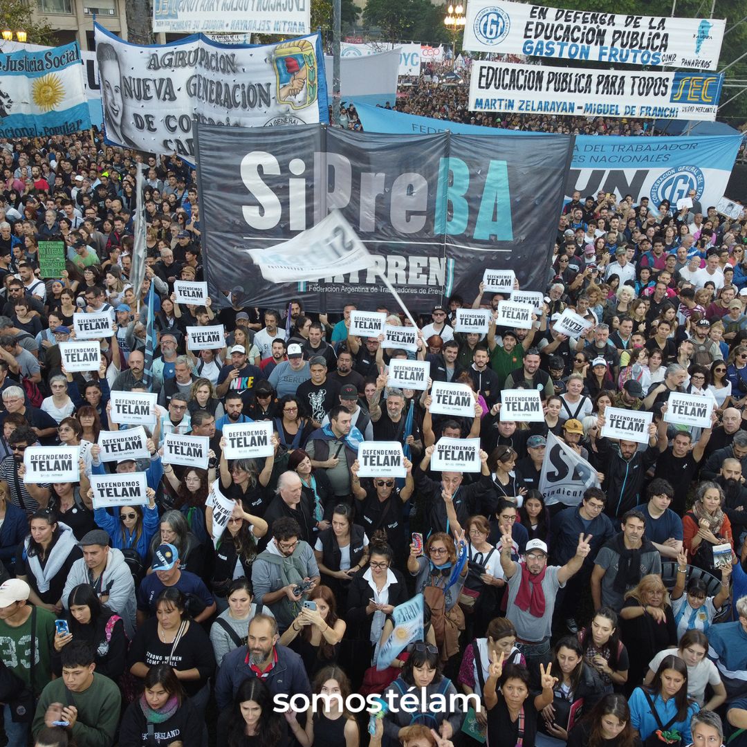 La multitudinaria #MarchaFederalEducativa vista desde el drone 📸 #SomosTélam/ Matías Cervilla - Drones Real Toda la cobertura de una jornada histórica 👇🏽 somostelam.com.ar/23-a/ #TelamNoSecierra #TelamSeDefiende