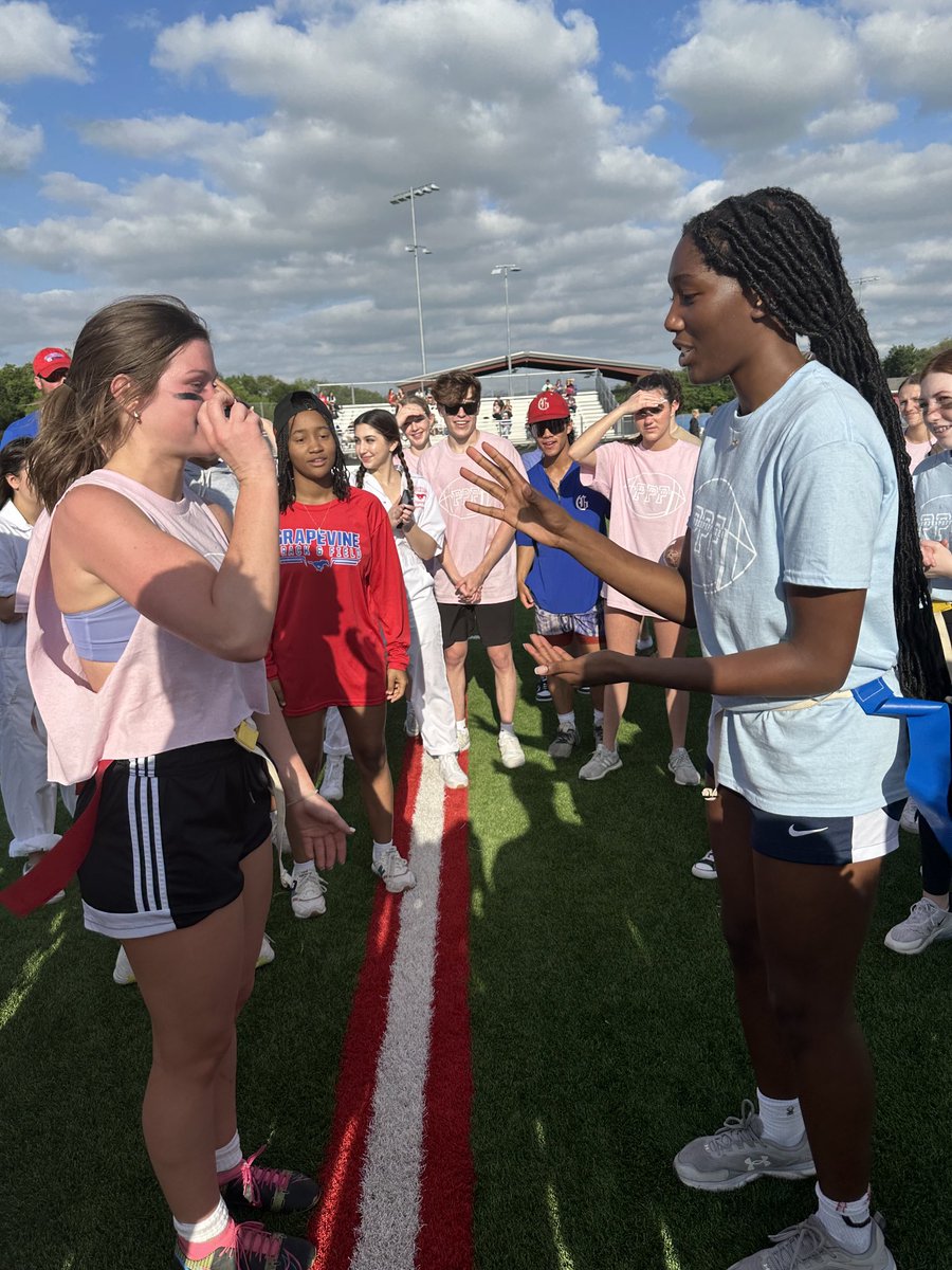 Team captains! 🪨 📑 shoot! Senior champs v freshmen #powderpuff