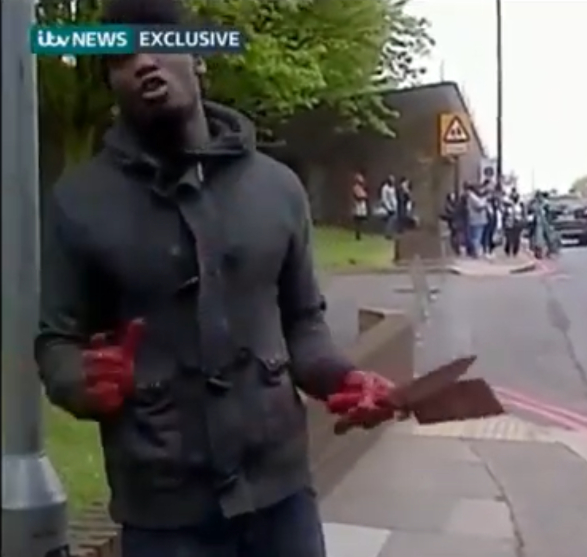 ItsAllATheatre's tweet photo. #WoolwichAttack #Stabbing It was all FAKE. Look at the added colour saturation on hands. No boood on face/clothing. Watch link in slow-mo. STILL frames below. Woman casually walks along. #StagedPsyop #WagTheDog #CrisisActors ferment hate & cause FEAR.
https://t.co/FlBwEVNJru https://t.co/2SU0pSKWFU