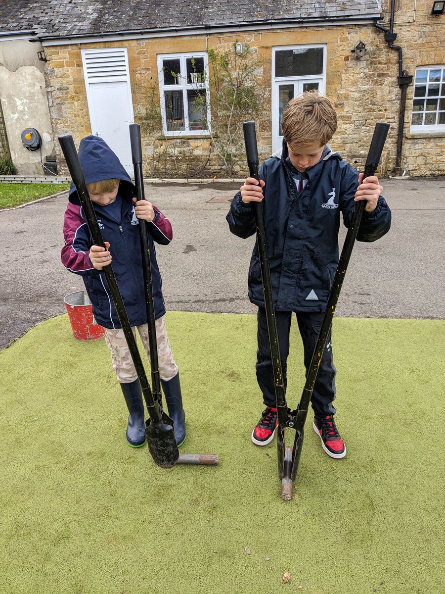 WinterfoldMFL's tweet photo. Year 5 practising to pick up incendiary bombs during WWII. @winterfoldhs https://t.co/GCETFHFxYH