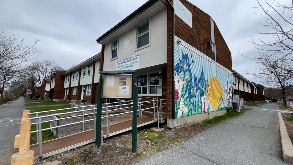 CTV News Ottawa → A Lowertown recreation centre is blocking a local food bank from moving in to a neighbouring building dlvr.it/T5wNyS @OttawaNewsPulse 📰 #Ottawa #Canada #news