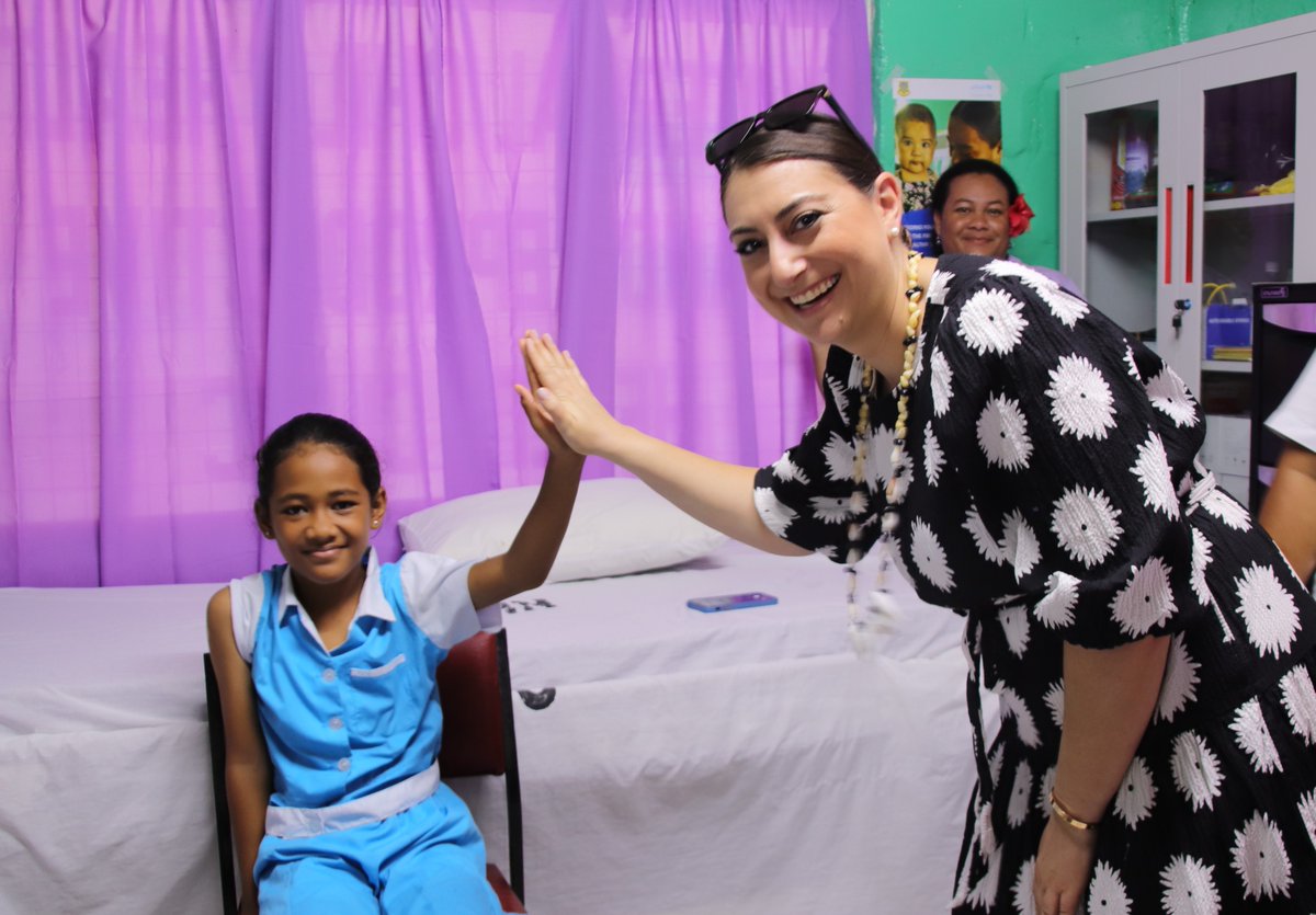 The visiting delegation from US Congress & @unfoundation visited Maternal & Child Health Clinic in Tuvalu to learn about healthcare services, including the current nationwide typhoid vaccination campaign. UNICEF with @dfat is supporting 🇹🇻 with 10,000 doses of typhoid vaccines.