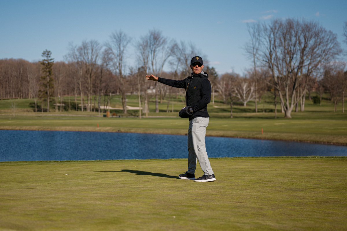 With 153 days to go, @IntlTeam Captain @MWeirsy makes a visit to Royal Montreal.  À 153 jours de l'événement, le capitaine Weir rend visite au Royal Montréal.