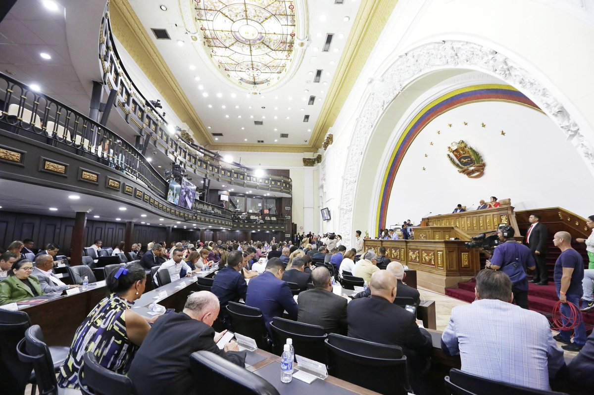 En la sesión ordinaria de este martes #23Abr de la Asamblea Nacional: ❌ Rechazamos el recrudecimiento de las sanciones ilegales y criminales impuestas por #EEUU a #Venezuela. ✋🏻 Aprobamos en segunda discusión el Proyecto de Reforma de Ley Orgánica del Poder Popular. También