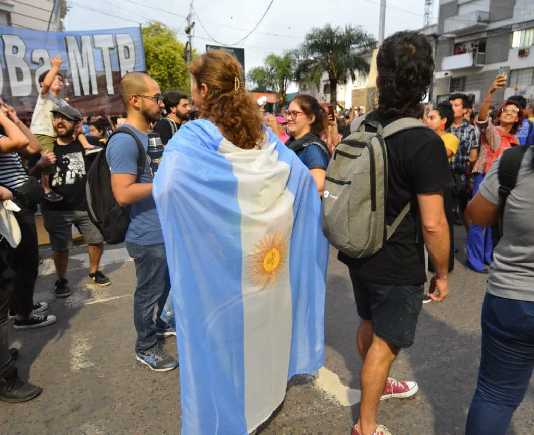 Junto a nuestros estudiantes y docentes, marchamos masivamente en reclamo y en defensa de nuestras universidades públicas y gratuitas.🧑🏽‍🏫

#EducacionPublicaSiempre 🇦🇷