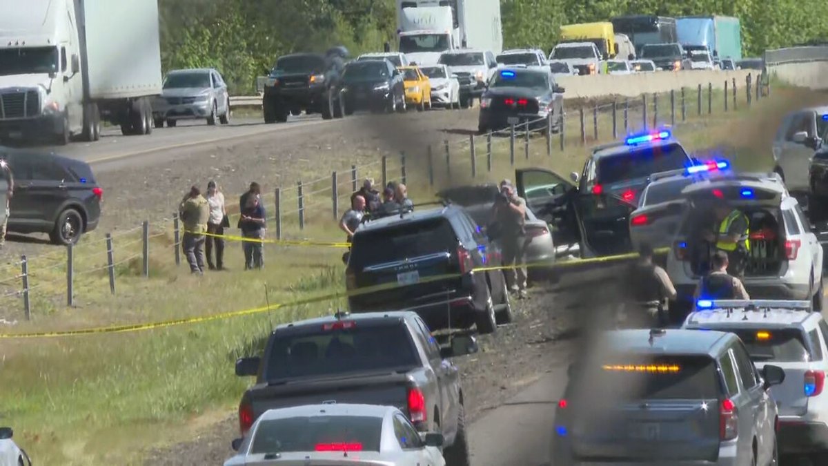 Images just coming across the feed from @KVALnews at the scene where the search for murder/kidnapping suspect Elias Huizar came to an end. Huizar shot himself after being chased by Oregon state police. @komonews