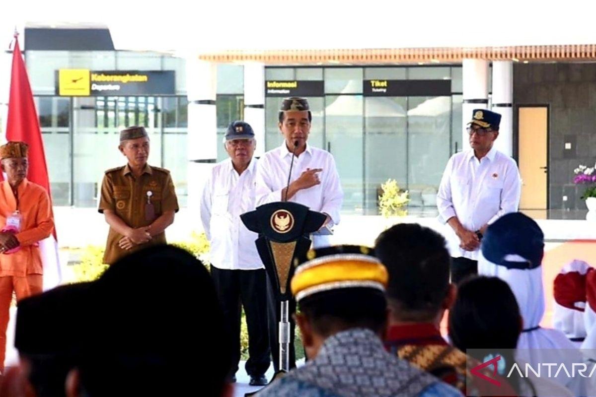 Presiden Resmikan Bandara Panua Pohuwato Gorontalo

Menteri Perhubungan RI Budi Karya menyebut...

#NewsUpdate #Jokowi #PresidenJokowi #Gorontalo #BandaraPanuaPahuwato #Menhub #BudiKaryaSumadi

arahkita.com/ekonomi/84296_…