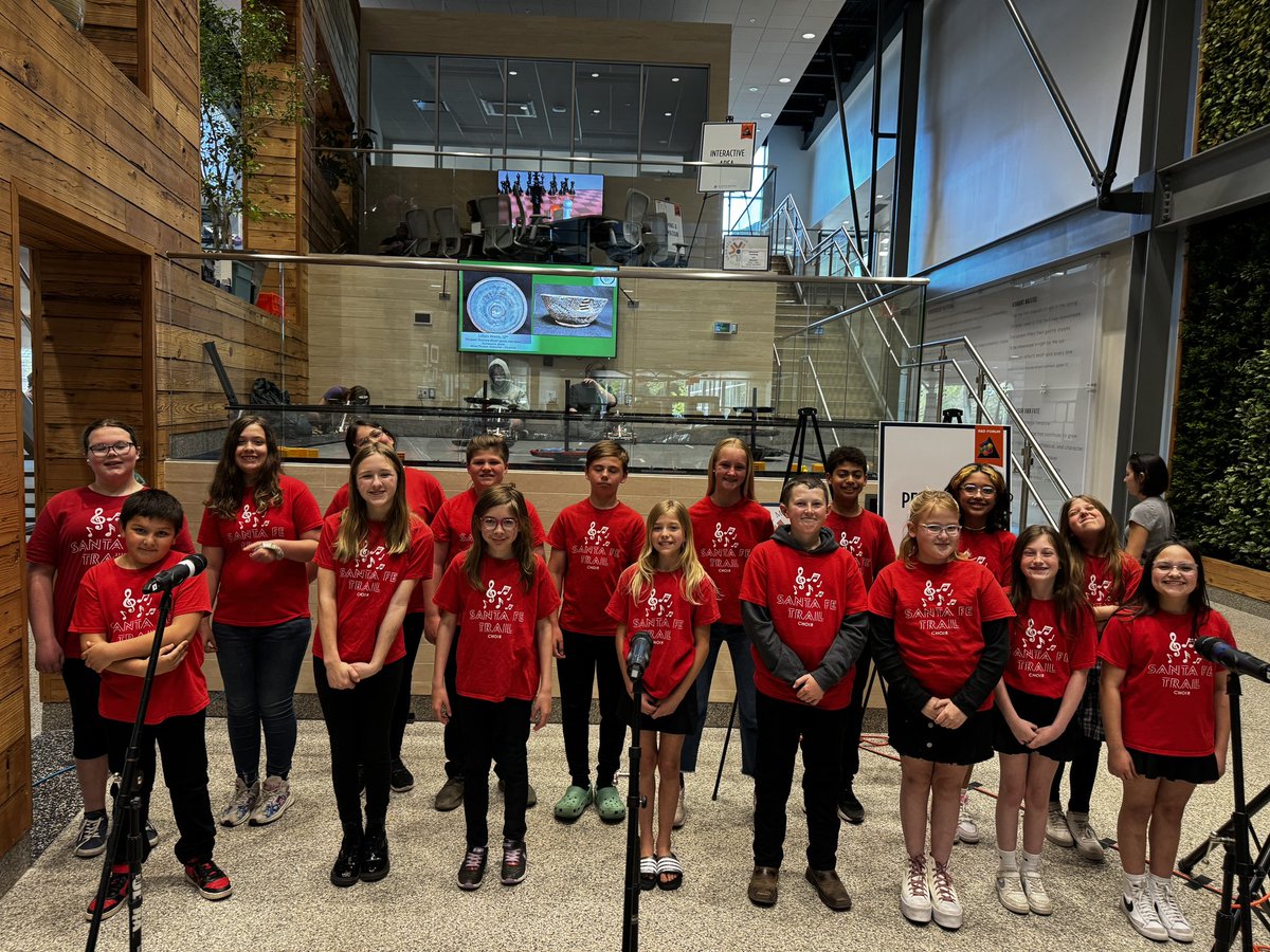 MrsSmith_Music's tweet photo. The SFT choir did such a good job singing at @theSMSD R &amp; D Forum! Thanks for a great choir season Trailblazers 🎶
@SFT512 https://t.co/iBJc7fxrsB