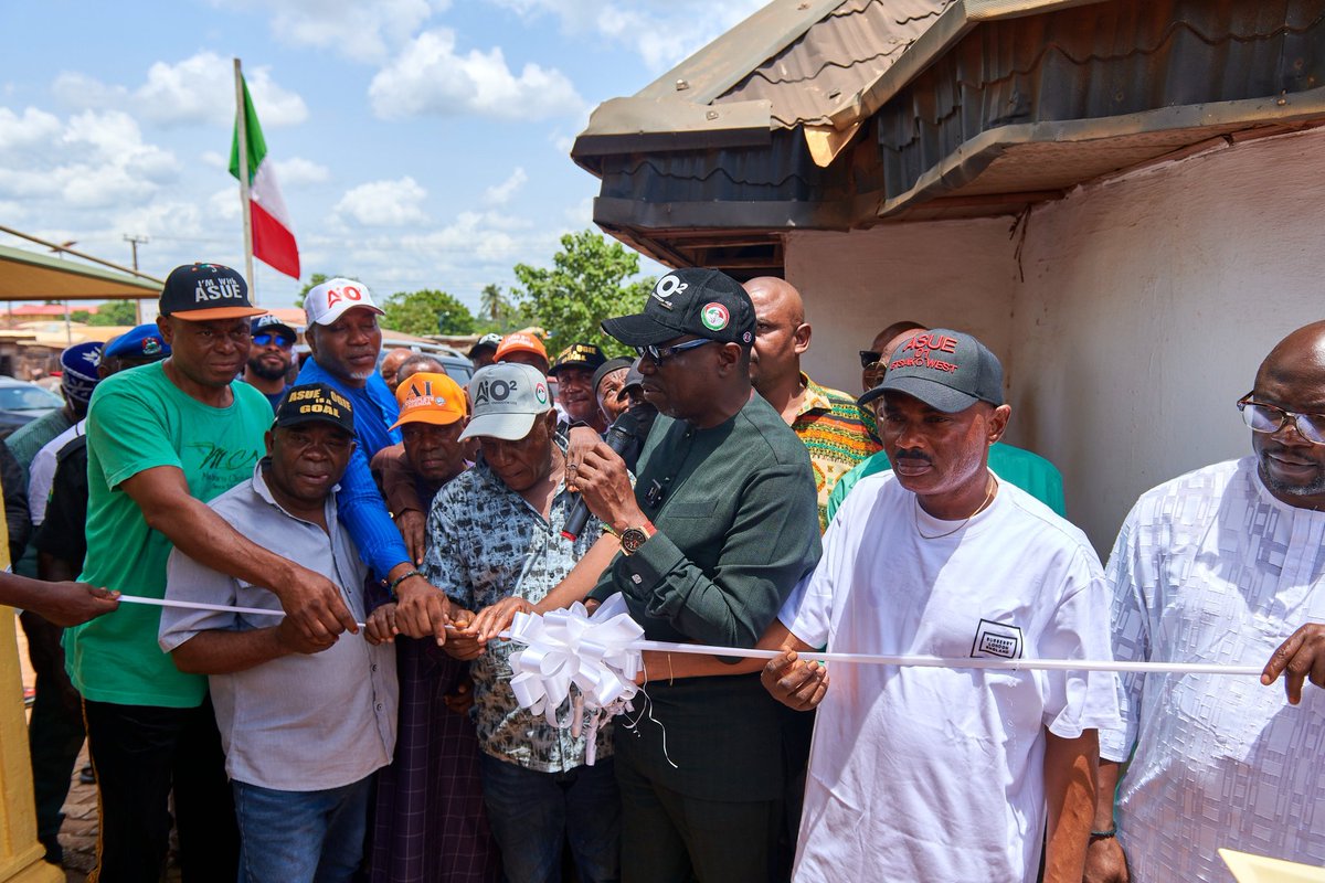 Bulama8976's tweet photo. On Monday 22nd April, 2024 the incoming Governor of Edo state Dr. Asue Ighodalo at the Launching of the new Asue Ighodalo and Osarodion Ogie campaign office in Auchi, Edo State.
#AsueIghodalo2024 #aio2vibes #AsueOgie2024 #Edo2024 #ManWeySabi #PDP_POWER https://t.co/etnnpwVFAF