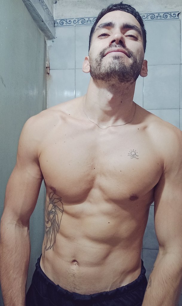 ANSALASX's tweet photo. Buenass.. entrenaron sus pechos? 😏 https://t.co/VjkbPbcXIf