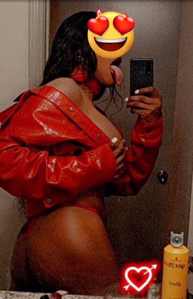 Freaky_Femxxx's tweet photo. @tyrolland_ I’ma be in Dallas very soon need to know if u can take this 12 inch lady stick https://t.co/oSxSKE24nQ