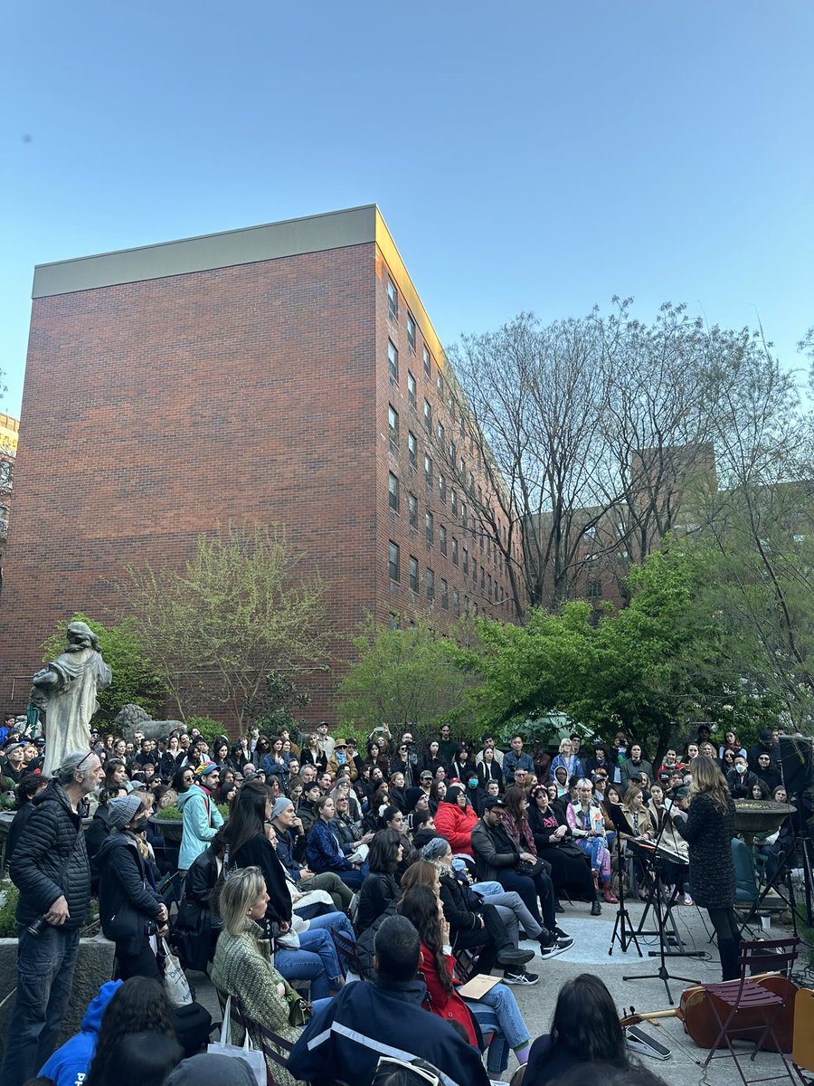 ElizabethStGrdn's tweet photo. Thanks to all who joined us at Elizabeth Street Garden to celebrate nature and our Mother Earth.
Our sincere gratitude to Jesse & Patti Smith, and all the wonderful readers for sharing your beautiful words with us all.
#ElizabethStreetGarden #SaveESG #EarthDay https://t.co/GnP5b7JT1s