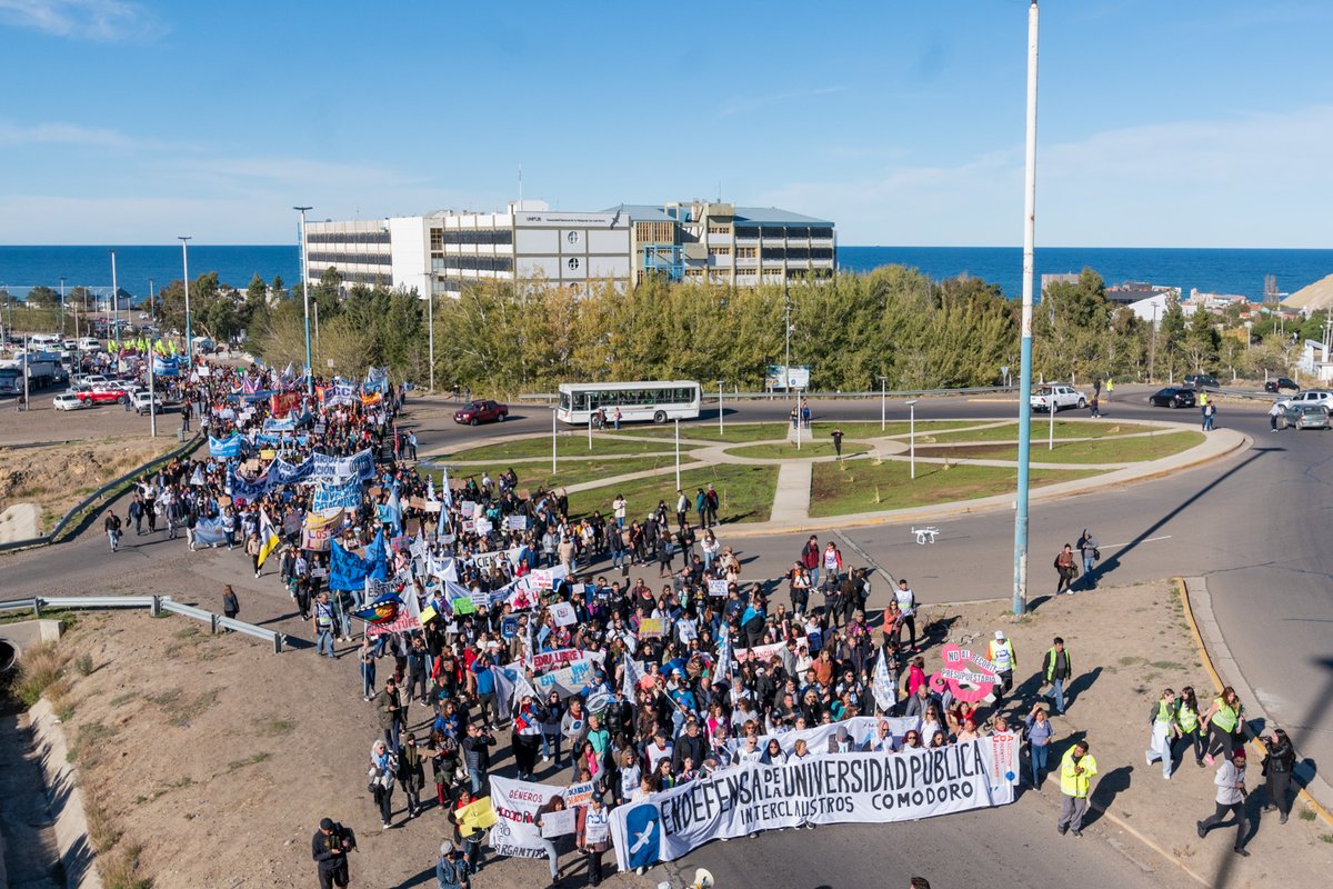 113Sub's tweet photo. Somos campeones mundiales en defender la educación publica!!! #LaEducacionDePie https://t.co/DOuQtyWojh