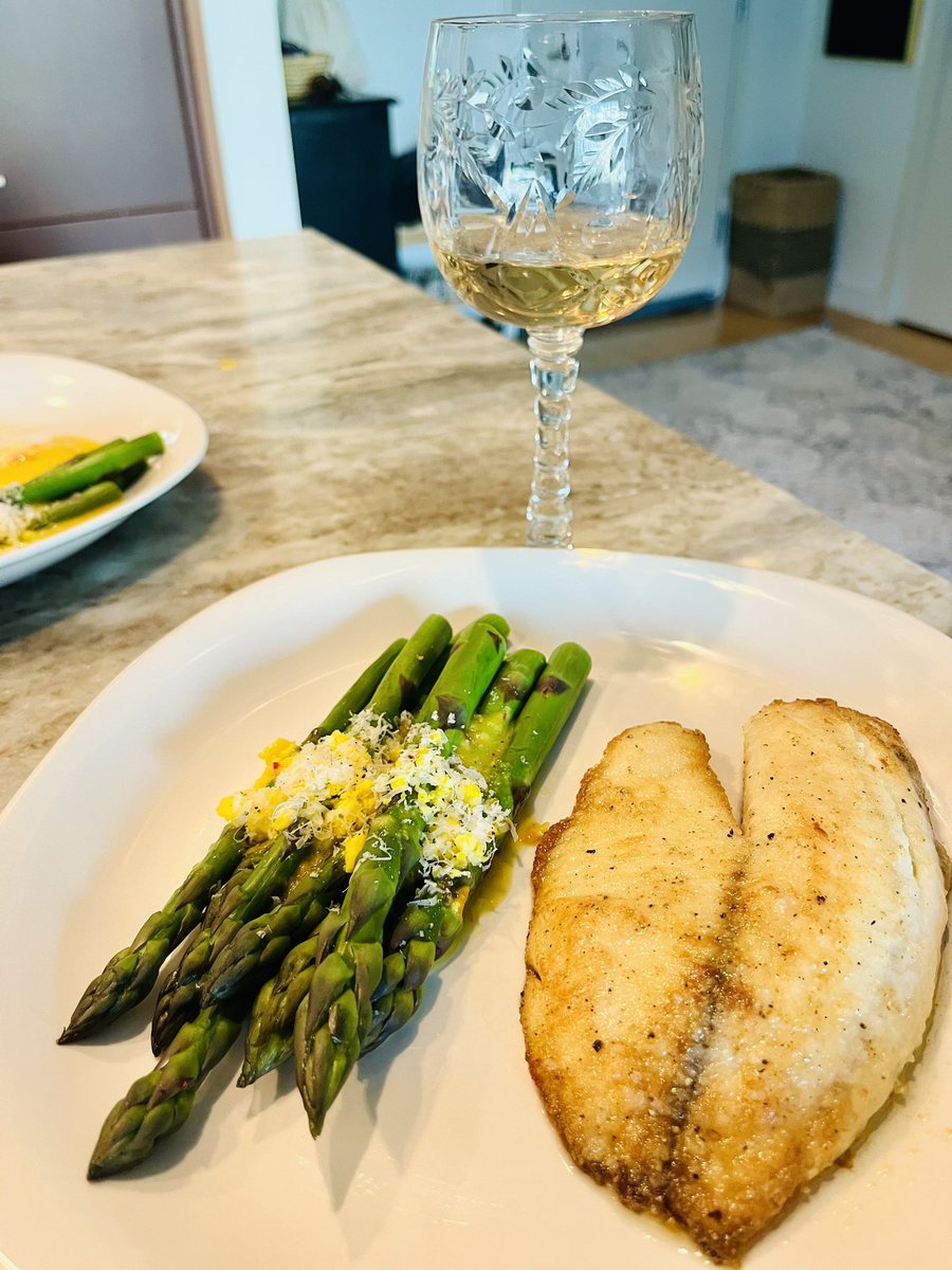 Dinner tonight. Orange Asparagus (recipe from Laura Calder’s French Food at Home) and Tilapia Meunière. Très magnifique! 💕😋 #frenchfood #Philly #foodie