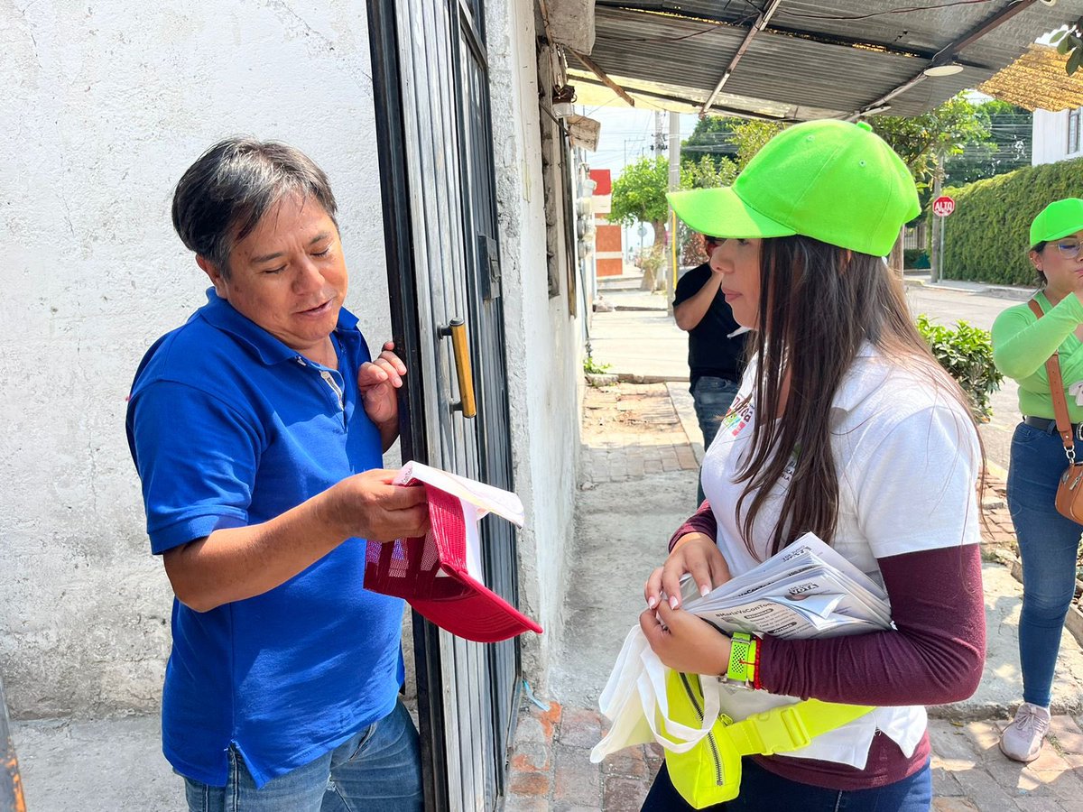 MariaDeLaBarrda's tweet photo. #EnCampaña 👊🏽
🌟 Hoy en la colonia Bugambilias, escuché que la inseguridad es la principal preocupación de las y los colonos. Están decepcionados porque su colonia está peor cada día.
#PorAmorAPuebla y por la #PueblaDelFuturo trabajaremos por un mejor #Distrito17
#MaríaVaConTodo https://t.co/Pe9CLZzxDj
