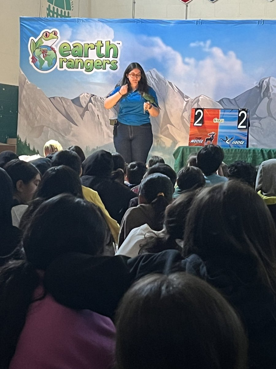 Earth Rangers visits @TDSB_Grenoble on Earth 🌏 Day ! TY @EarthRangers for the interactive show.