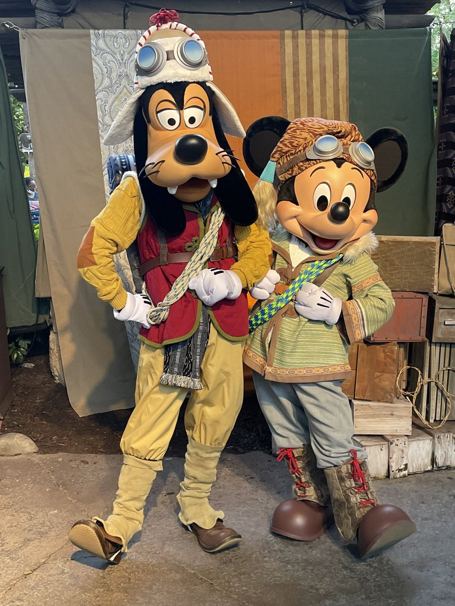 DuckTalks's tweet photo. Expedition Everest Mickey and Goofy at Disney’s Animal Kingdom for Moonlight Magic #DVC #ThatMagicFeeling https://t.co/Msjhb7g9UT
