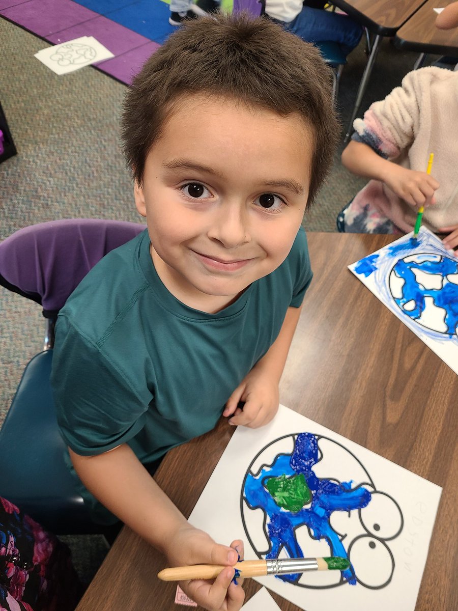 CindyNewmeyer's tweet photo. Celebrating the environment this week in Kindergarten! https://t.co/NNr474Fq29