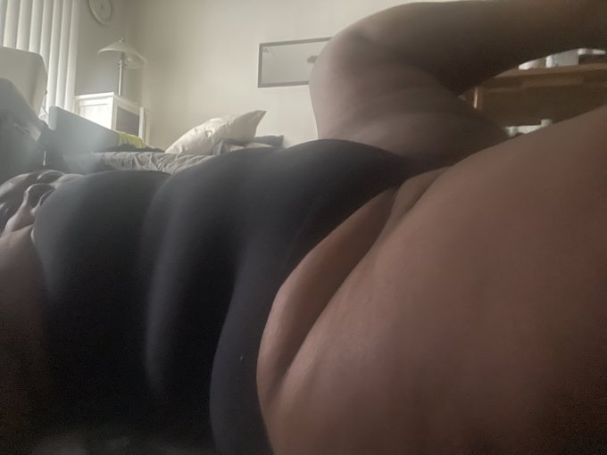 Beach Cake 🎂 🏝️ &amp; a good stretch 🧘🏾&zwj;♀️  I feel nice 💨🍃😎 https://t.co/gug5Egp6ly
