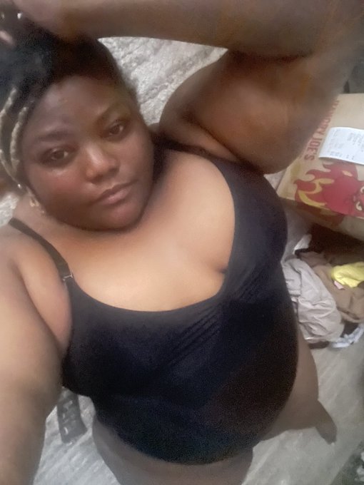 Beach Cake 🎂 🏝️ &amp; a good stretch 🧘🏾&zwj;♀️  I feel nice 💨🍃😎 https://t.co/gug5Egp6ly