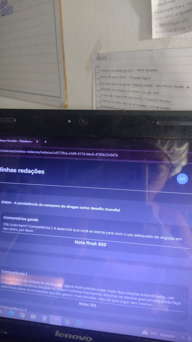 studynavi's tweet image. fazem mil anos que eu não entro aqui mas pra resumir:
1- consegui entrar na casa dos 900 em redação 
2- to fazendo vôlei agr
3- amanhã vou visitar a federal da minha cidade por causa de um evento que tá rolando
4- estou de tranças!!