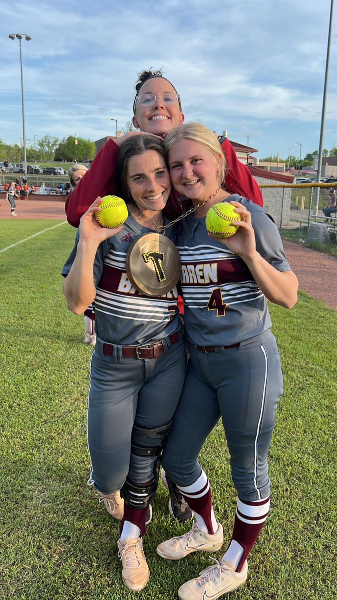 Trojanettes beat Hart co 15-0 in 3 innings! 
<a href="/KatieMu62158107/">Katie Murphy</a> 3-3 with a 2️⃣,3️⃣,💣
<a href="/RileyReed_2024/">Riley Reed</a> 2-3 with 💣 and single 
<a href="/mforrester_06/">Maude Forrester</a> 2-3 with a 2️⃣
<a href="/brileyaidala/">Briley Aidala</a> <a href="/Katie98169055/">Katie</a>  and Norah Shirley with a Double each! 
Shea in the  ⭕️ with the win! 
Trojanettes improve to 17-6!