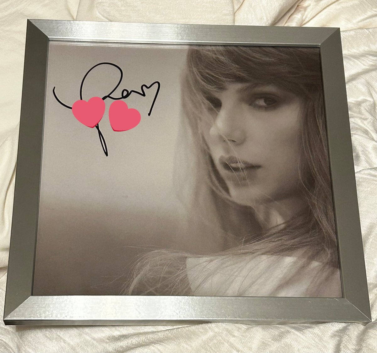 finally got her framed 🤍 #TSTTPD
