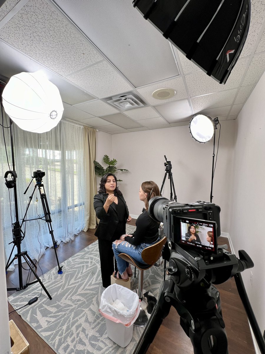 Amazing Day 1 of filming courses for the talented @b.a.r._beauty at her sister @life_with_saray studio in Knoxville, Tennessee. 
.
#Conference #videographer #videoproducer #videography #livestream #producer #hybridevent #photographer #virtualevent #vmix #contentcreator #courses