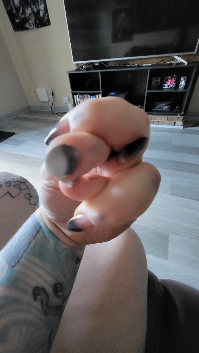 KayteVon's tweet image. #nails #handmodel 😝😂