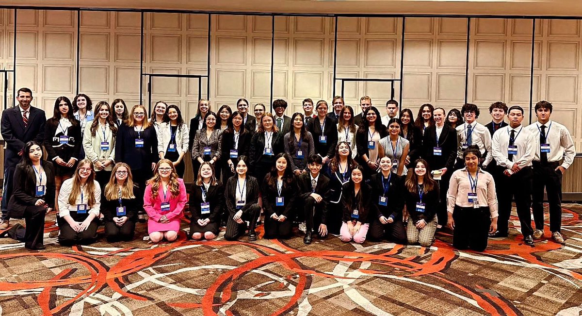 Carson High FBLA students are ready to compete and represent the Senators at state. Wish them luck! 👩‍💼👩‍💼👔