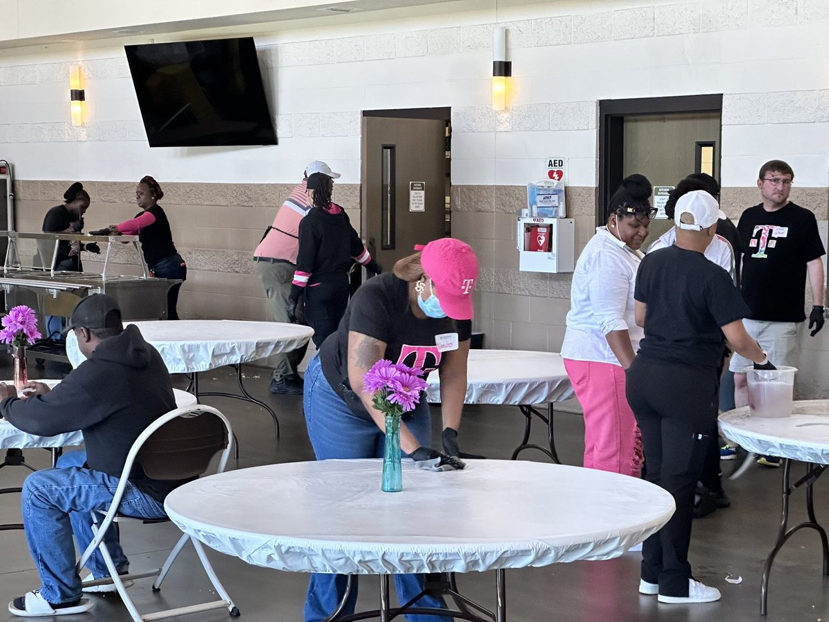 To lead a team that knows there is no greater gift than to SERVE others is PRICELESS! 

A day well spent serving at the Golden Harvest Masters Table Soup Kitchen! #MagentaGiving <a href="/TMobile/">T-Mobile</a> 

<a href="/m_wan4life/">Wanny Manasse</a> <a href="/csandoval111/">Christie Sandoval</a> <a href="/RodariAndre/">Andre Walker</a> <a href="/deneisharocksRE/">Deneisha Roberts</a>