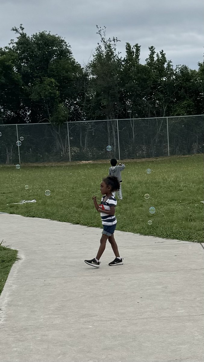 MsAlvear's tweet photo. Today was ‘B’ for bubble day🫧 in our 🔤 count down till summer!☀️ https://t.co/okYedIuZ9D