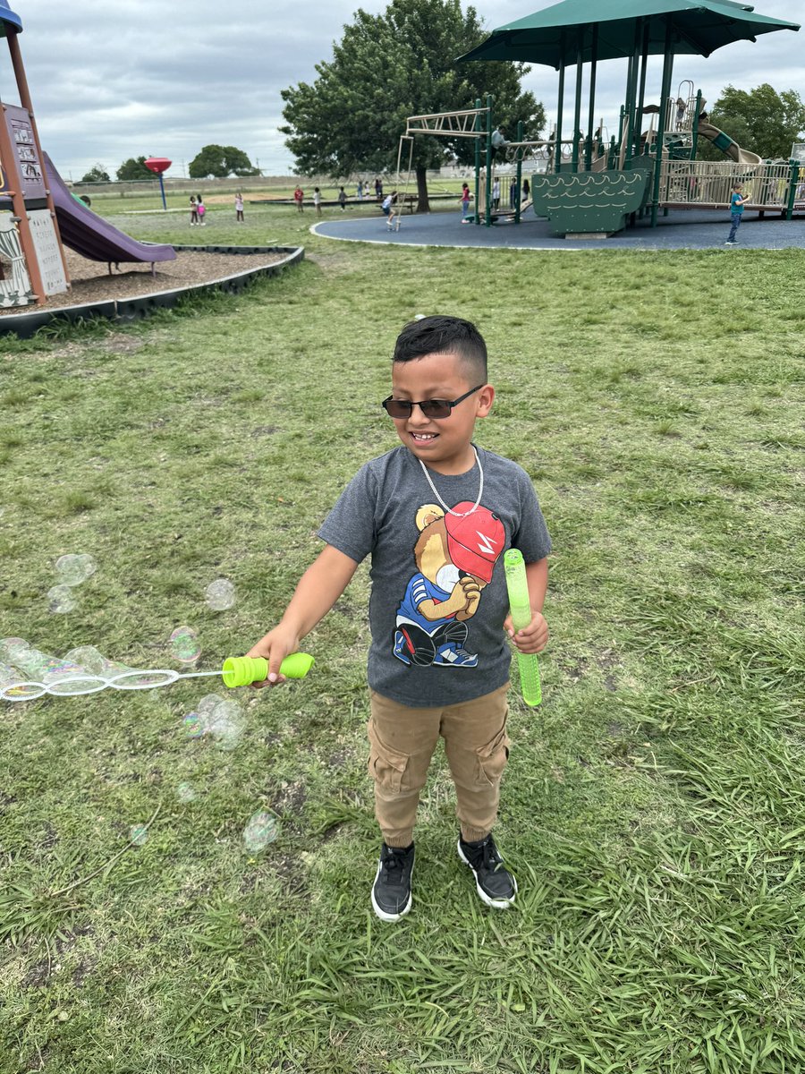 MsAlvear's tweet photo. Today was ‘B’ for bubble day🫧 in our 🔤 count down till summer!☀️ https://t.co/okYedIuZ9D
